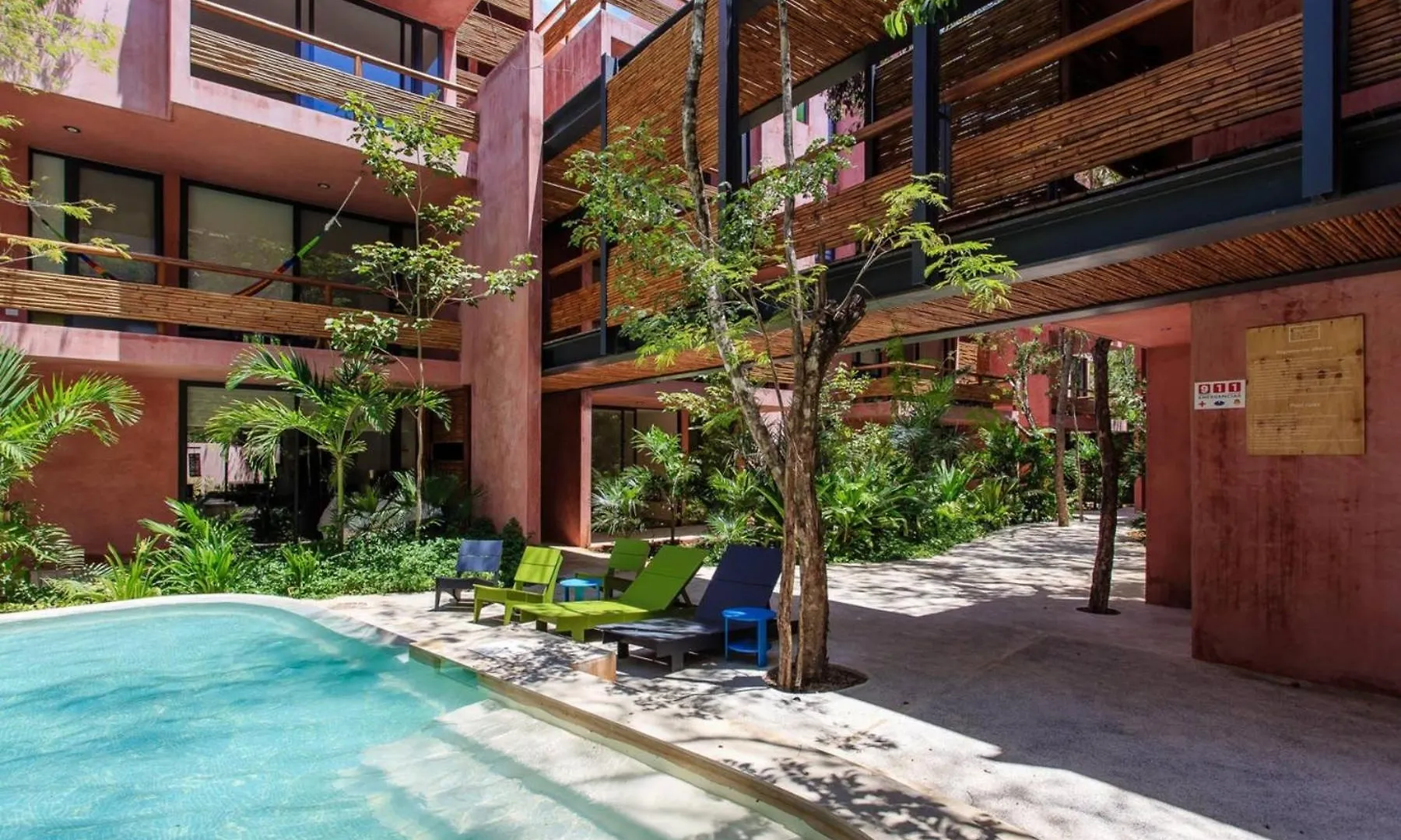 Vibrant Condo, Fiberoptic Wifi, Workspace & A Pool Tulum 0*,  México