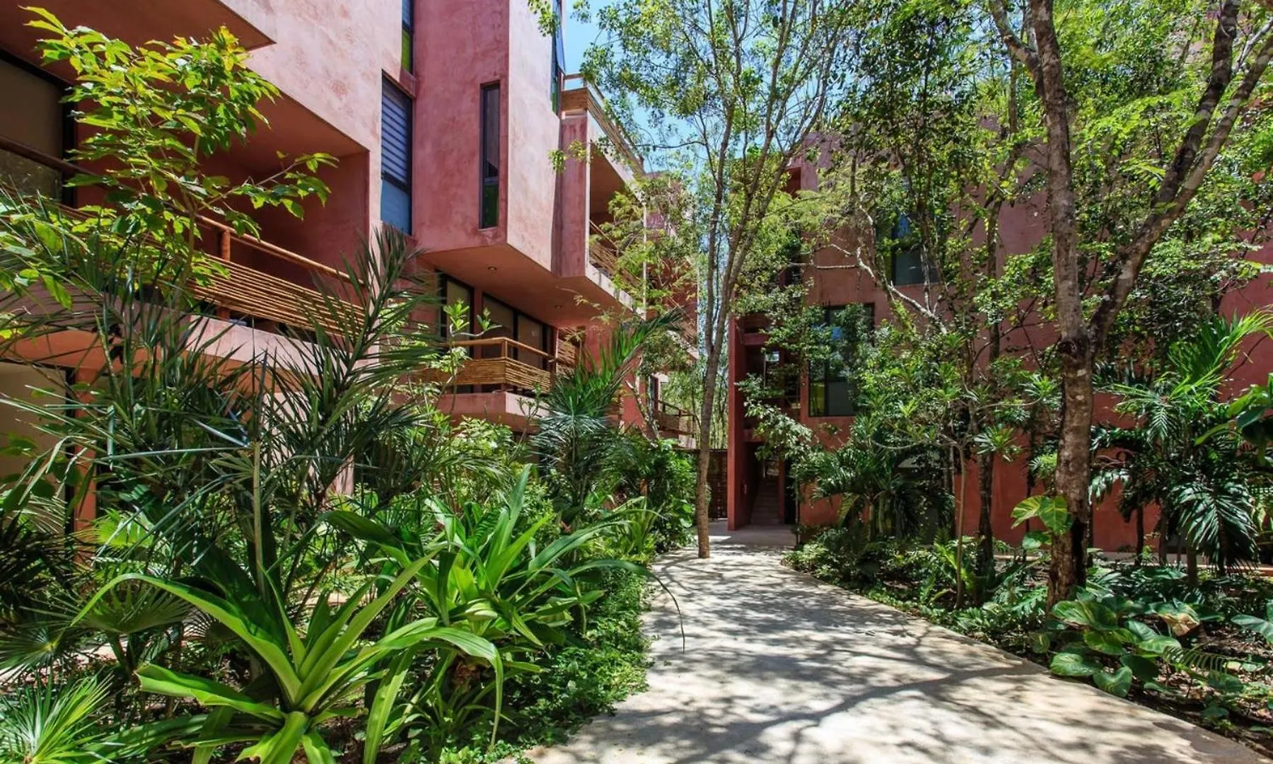 Vibrant Condo, Fiberoptic Wifi, Workspace & A Pool Tulum Casa de Férias