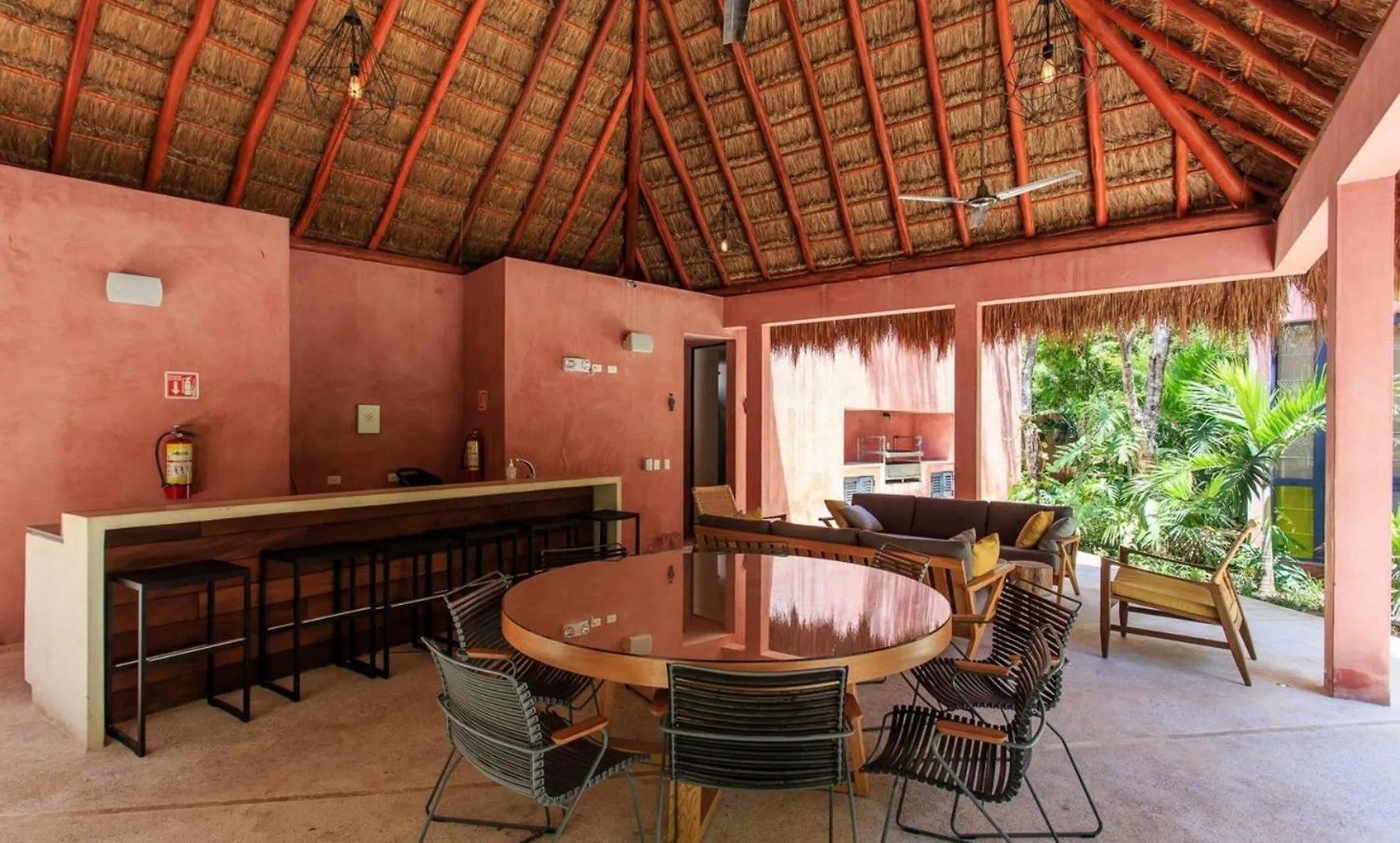 Vibrant Condo, Fiberoptic Wifi, Workspace & A Pool Tulum México